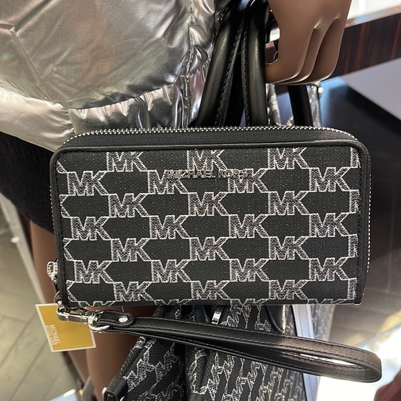 Michael Kors Jet Set Travel Large Phone Case Wristlet Wallet MK Black Multi - Picture 6 of 16